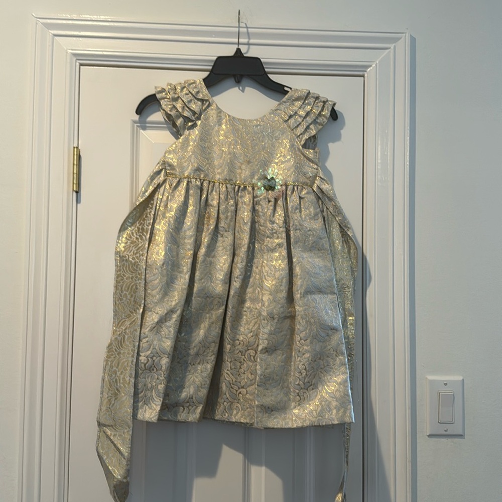 Very elegant party dress by Laura Ashley size 6 in a good condition